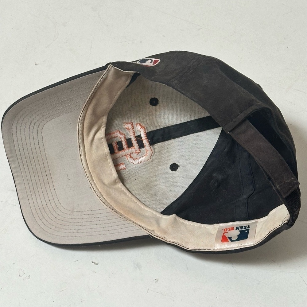 MLB San Francisco Giants Baseball Black Cap with Orange SF Logo Hat - Picture 4 of 5